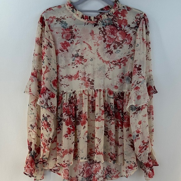 Sundance Tops - Sundance Feminine Floral Top